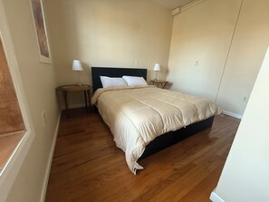 1 غرفة نوم ومكواة/لوح كي وواي فاي وملاءات أسرّة