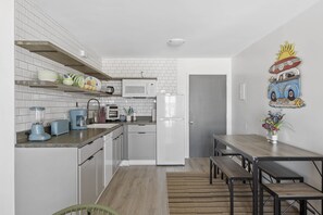 Fridge, microwave, stovetop, dishwasher