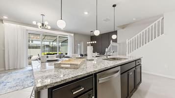 House (5 Bedrooms) | Property amenity