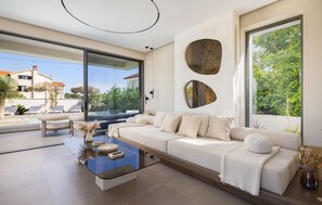 Smart TV, table football