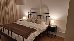 2 slaapkamers, een strijkplank/strijkijzer, wifi, beddengoed