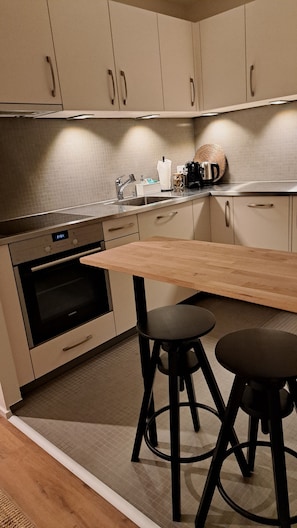 Microonde, forno, piano cottura, lavastoviglie