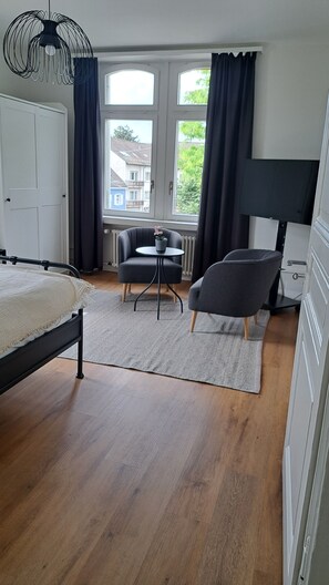 Iron/ironing board, WiFi, bed sheets