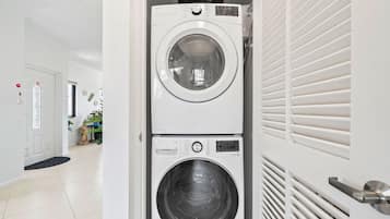 Estudio (2 Bedrooms) | Servicio de la propiedad