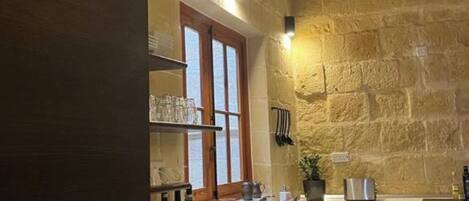 Refrigerador, microondas, horno y lavavajillas