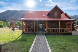 Exterior - The PB Bears Den - Perfect Spot for Your Family Getaway (Lake City)