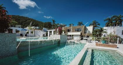 Sea View 2-bedroom townhome in lovely Montego Bay with fitness room, WiFi