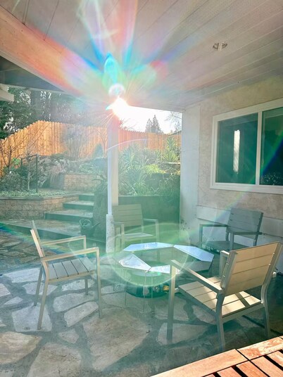 Spacious Garden-Level Suite Near Trails – Safe & Walkable Area