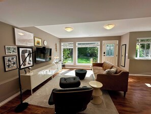 Living area - Spacious Garden-Level Suite Near Trails – Safe & Walkable Area (Port Coquitlam)