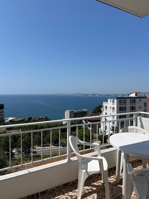 Outdoor dining - Seaview Apartment (Vlora)