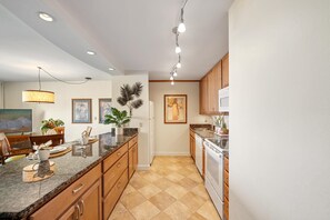 Apartment | 2 bedrooms, Internet - Kaanapali Shores 529 (Lahaina)
