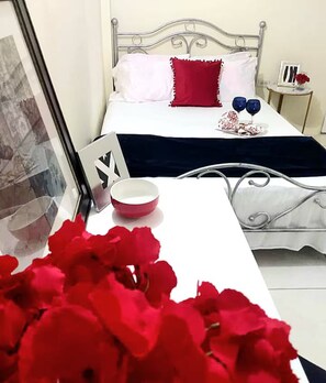 1 chambre, fer et planche à repasser, Wi-Fi, draps fournis