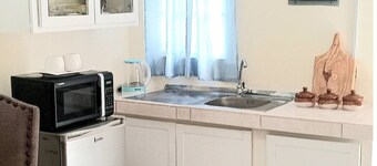 Cozy 1-bedroom apartment with WiFi, AC and mins to Airport