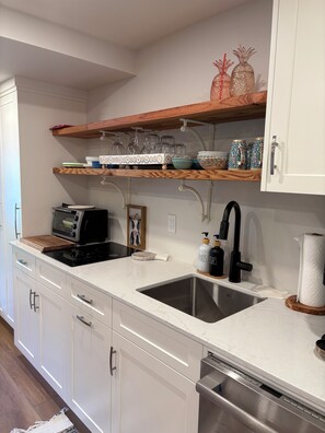 Fridge, stovetop, dishwasher, coffee/tea maker
