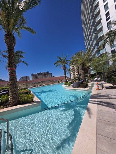 "Brand New 1BR • Pool & Jacuzzi • Free Parking" Suite One