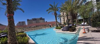 "Brand New 1BR • Pool & Jacuzzi • Free Parking" Suite One