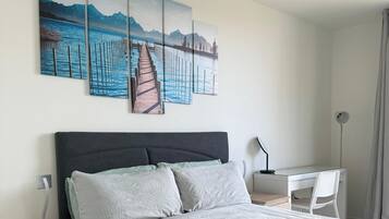 1 Schlafzimmer, Schreibtisch, Bügeleisen/Bügelbrett, Reisekinderbett