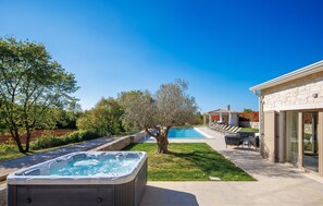 Beheizter Pool