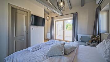 5 bedrooms, iron/ironing board, free WiFi