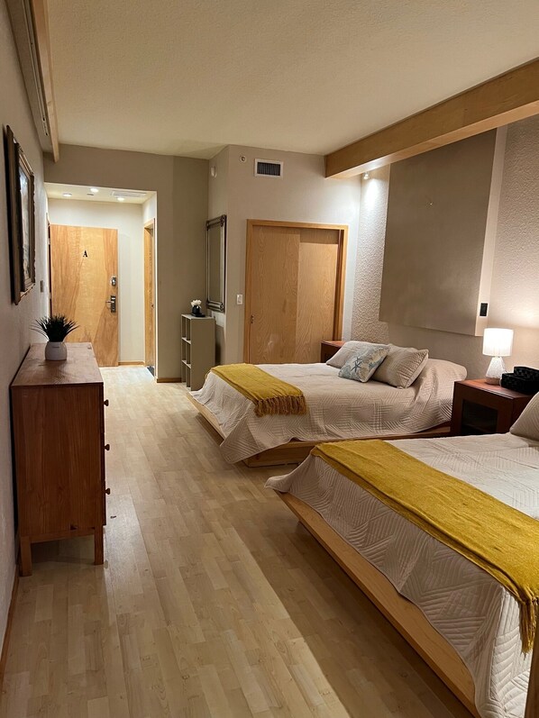 1 chambre, bureau, fer et planche à repasser, Wi-Fi