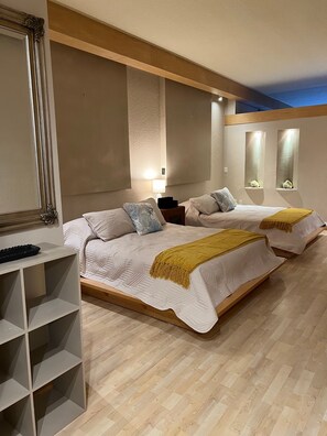 1 bedroom, desk, iron/ironing board, WiFi - Charming 1-bedroom condo, 5 min drive to beach in fabulous Palm Coast, Florida (Palm Coast)