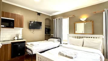Studio Economy | Bàn ủi/dụng cụ ủi quần áo, bộ trải giường