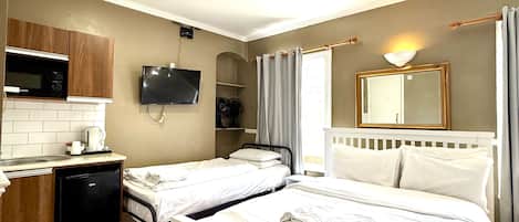 Iron/ironing board, bed sheets