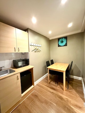 Economy Quadruple Room | In-room dining