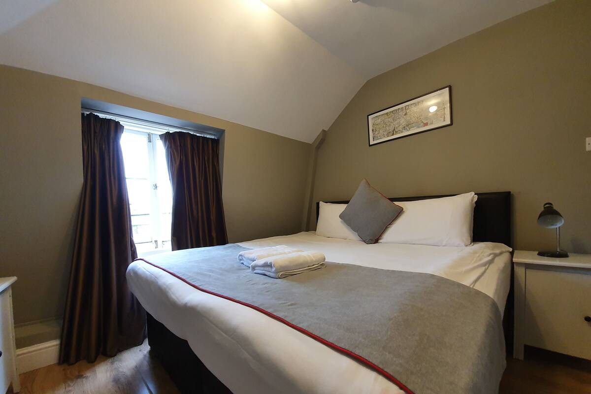 Iron/ironing board (on request), bed sheets