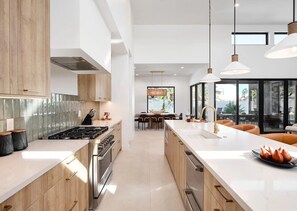 Casa (Multiple Bedrooms) | Interior