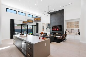 Casa (Multiple Bedrooms) | Interior