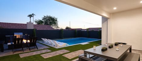 House (5 Bedrooms) | Interior