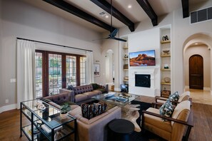 Interior - Luxe Poolside Paradise-pool & Spa-vanity Station (Scottsdale)