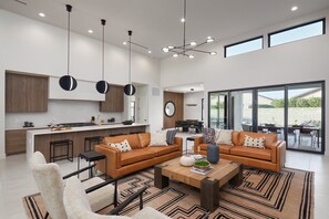 House (5 Bedrooms) | Interior