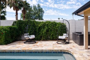 House (5 Bedrooms) | Interior - Luxe- Zephyr -pool - Putting Green - Tons of Games (Scottsdale)