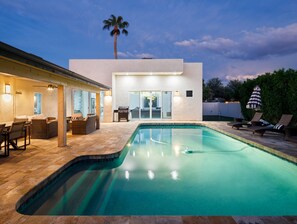 House (5 Bedrooms) | Interior - Luxe- Zephyr -pool - Putting Green - Tons of Games (Scottsdale)