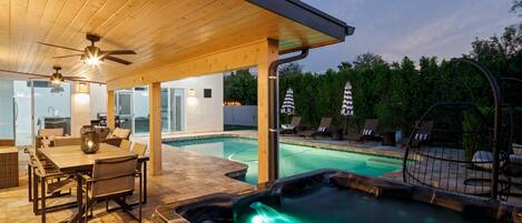 House (5 Bedrooms) | Interior