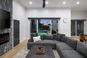 House (5 Bedrooms) | Interior