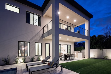 House (5 Bedrooms) | Interior