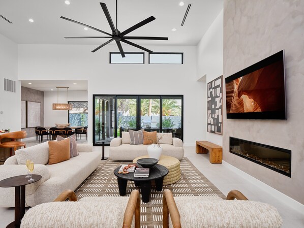 House (5 Bedrooms) | Interior