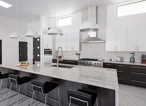 Casa (Multiple Bedrooms) | Parte interna