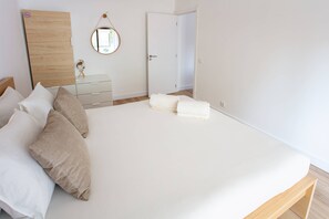 1 chambre, fer et planche à repasser, accès Internet, draps fournis