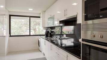 Fridge, microwave, oven, stovetop