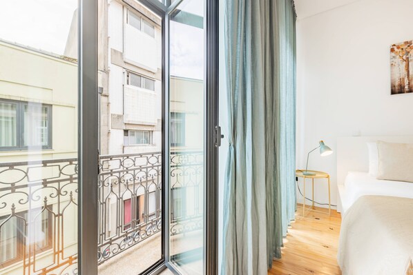 1 dormitori, planxa i posts de planxar, Internet i roba de llit 