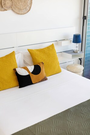 1 bedroom, iron/ironing board, internet, bed sheets