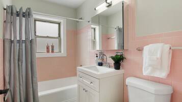 Classic Apartment, 1 Bedroom | Bathroom | Combined shower/bathtub, free toiletries, hair dryer, towels