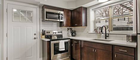 Classic Apartment, 1 Bedroom | Private kitchen | Fridge, microwave, oven, stovetop