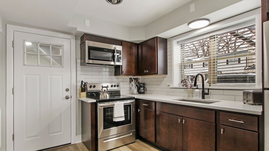 Skokie 1BR Gem - Davis