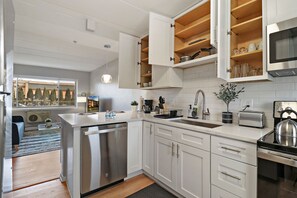 Comfort Apartment, 1 Bedroom | Private kitchen