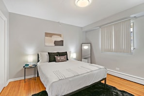 Apartamento Confort, 1 habitación | Escritorio, tabla de planchar con plancha, wifi gratis